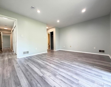 511 Dunn Circle - Photo Thumbnail 13