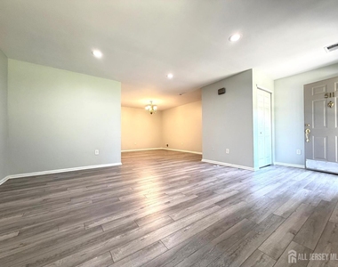 511 Dunn Circle - Photo Thumbnail 1