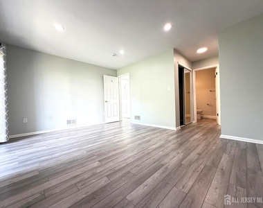 511 Dunn Circle - Photo Thumbnail 10