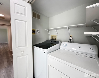 511 Dunn Circle - Photo Thumbnail 17