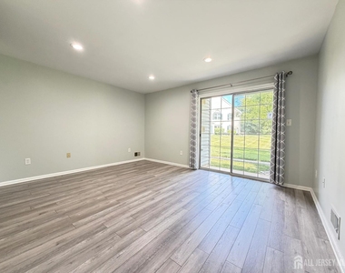 511 Dunn Circle - Photo Thumbnail 9