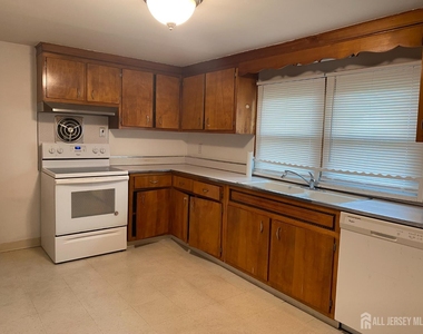 123 Highland Avenue - Photo Thumbnail 4