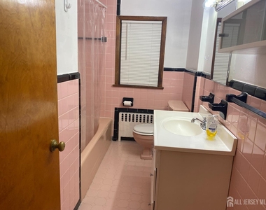 123 Highland Avenue - Photo Thumbnail 6
