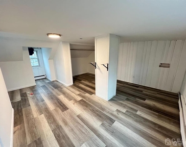 13 Sheridan Avenue - Photo Thumbnail 14