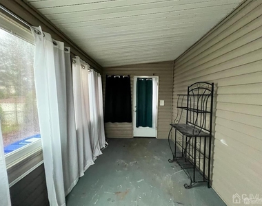 13 Sheridan Avenue - Photo Thumbnail 16