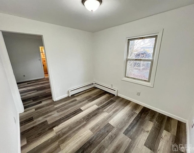 13 Sheridan Avenue - Photo Thumbnail 6