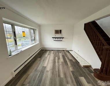 13 Sheridan Avenue - Photo Thumbnail 2