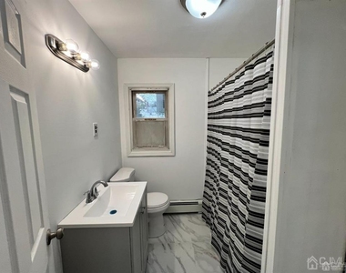 13 Sheridan Avenue - Photo Thumbnail 8