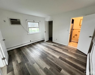 13 Sheridan Avenue - Photo Thumbnail 7