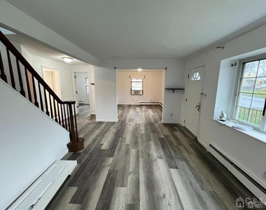 13 Sheridan Avenue - Photo Thumbnail 3