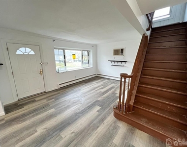 13 Sheridan Avenue - Photo Thumbnail 1