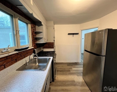 13 Sheridan Avenue - Photo Thumbnail 5