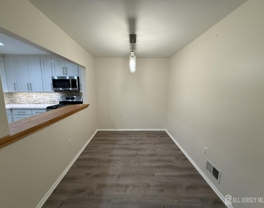 95 Sapphire Lane - Photo Thumbnail 3