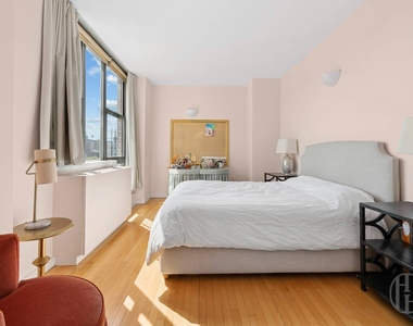 352 Cathedral Parkway - Photo Thumbnail 4