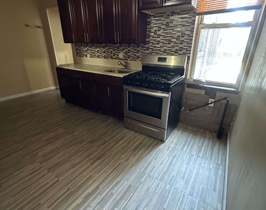 784 Garden Street - Photo Thumbnail 3
