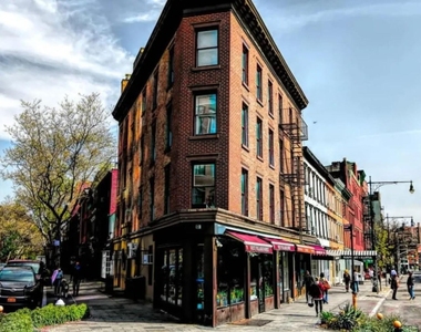 192 Bleecker Street - Photo Thumbnail 4