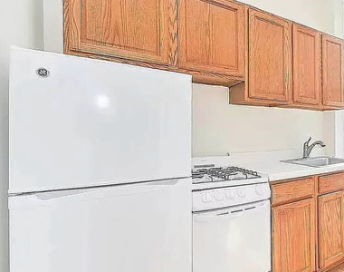 230 E 25th Street - Photo Thumbnail 2