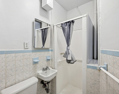 320 E 49th Street - Photo Thumbnail 3