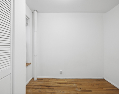 320 E 49th Street - Photo Thumbnail 4