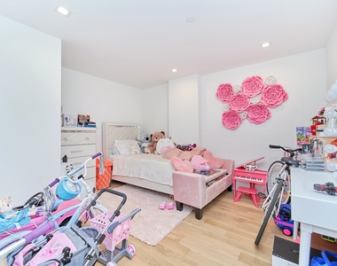 264 Webster Avenue - Photo Thumbnail 6