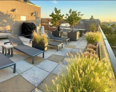 264 Webster Avenue - Photo Thumbnail 7
