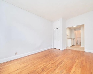 331 W 43rd Street - Photo Thumbnail 2