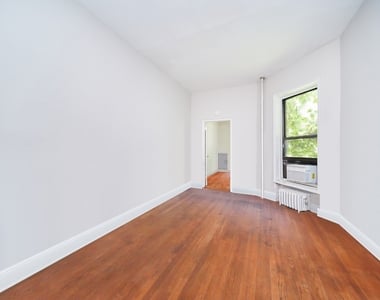 331 W 43rd Street - Photo Thumbnail 3