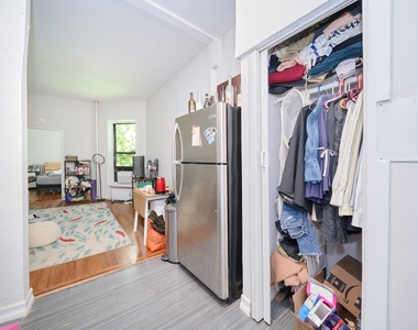 331 W 43rd Street - Photo Thumbnail 6