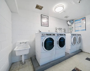 331 W 43rd Street - Photo Thumbnail 9