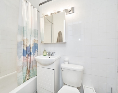 331 W 43rd Street - Photo Thumbnail 8