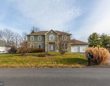 180 Muirfield Court - Photo Thumbnail 1