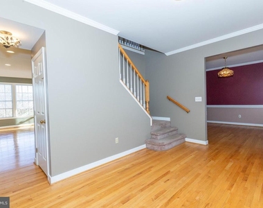 180 Muirfield Court - Photo Thumbnail 2