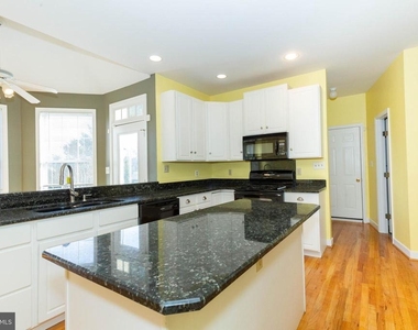 180 Muirfield Court - Photo Thumbnail 17