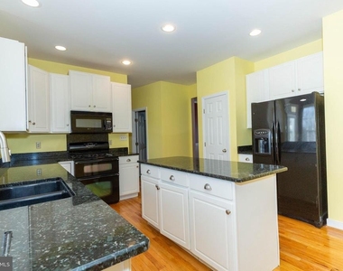 180 Muirfield Court - Photo Thumbnail 16