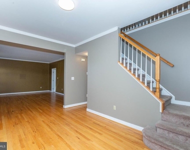 180 Muirfield Court - Photo Thumbnail 3