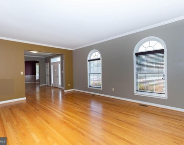 180 Muirfield Court - Photo Thumbnail 4