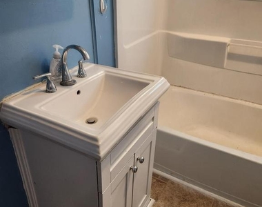 229 Porter Avenue - Photo Thumbnail 5