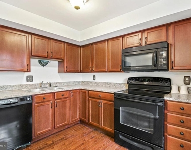 302 Ridgecrest Court - Photo Thumbnail 1