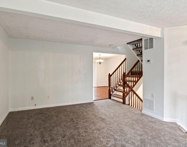 302 Ridgecrest Court - Photo Thumbnail 7