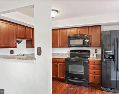 302 Ridgecrest Court - Photo Thumbnail 3