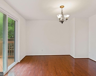 302 Ridgecrest Court - Photo Thumbnail 11