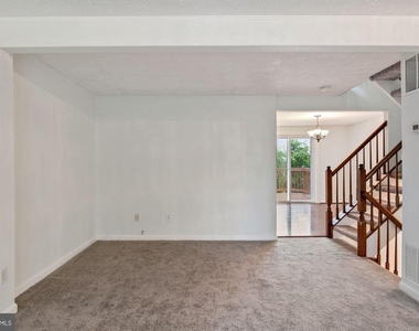 302 Ridgecrest Court - Photo Thumbnail 8