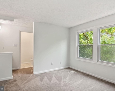 302 Ridgecrest Court - Photo Thumbnail 18
