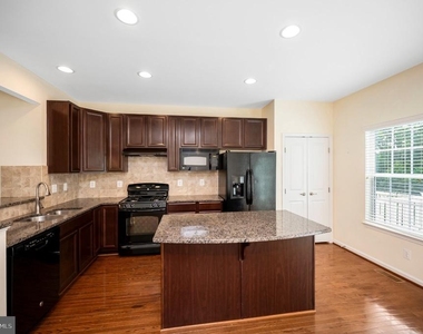 4604 Alliance Way - Photo Thumbnail 5