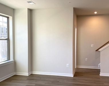 223 B Park Central Terrace - Photo Thumbnail 9