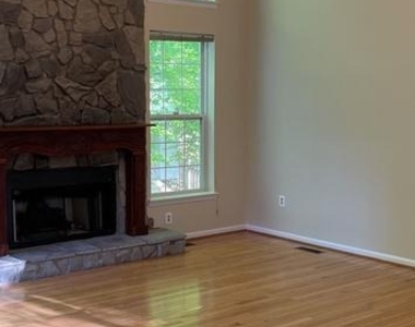 15518 Toddsbury Lane - Photo Thumbnail 9