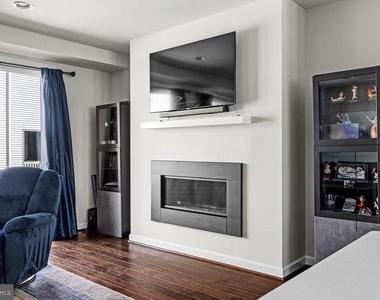 43386 Whitehead Terrace - Photo Thumbnail 10