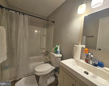 2493 Glengyle Drive - Photo Thumbnail 7