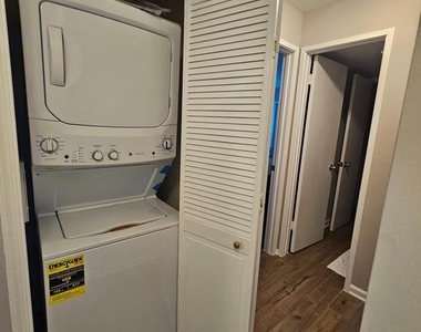 2493 Glengyle Drive - Photo Thumbnail 14