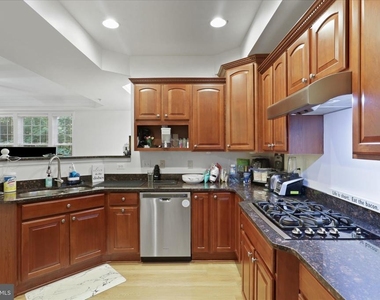 7124 Huntley Creek Place - Photo Thumbnail 9